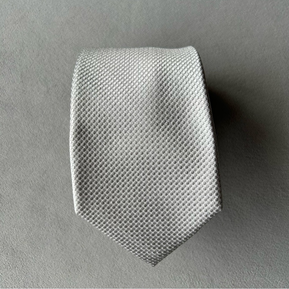 Nordstrom ~ 100% Silk Tie ~ Silver